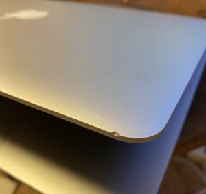 MacBookの傷_トップカバー